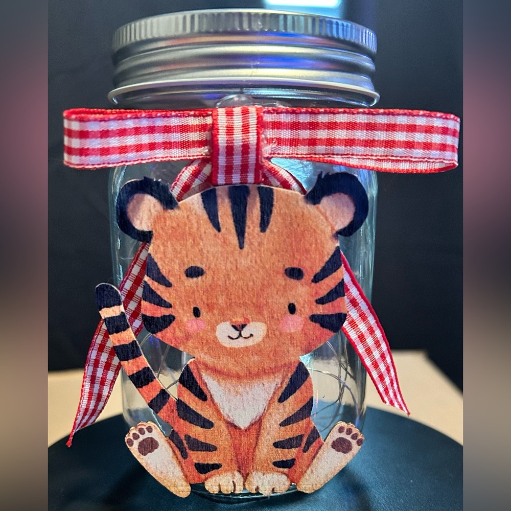 ❌SOLD❌TIGER CUB WOODEN CUT-OUT DECOR W/ RED LED LIGHTS & HANDCRAFTED RED BOW - Picture 4 of 5